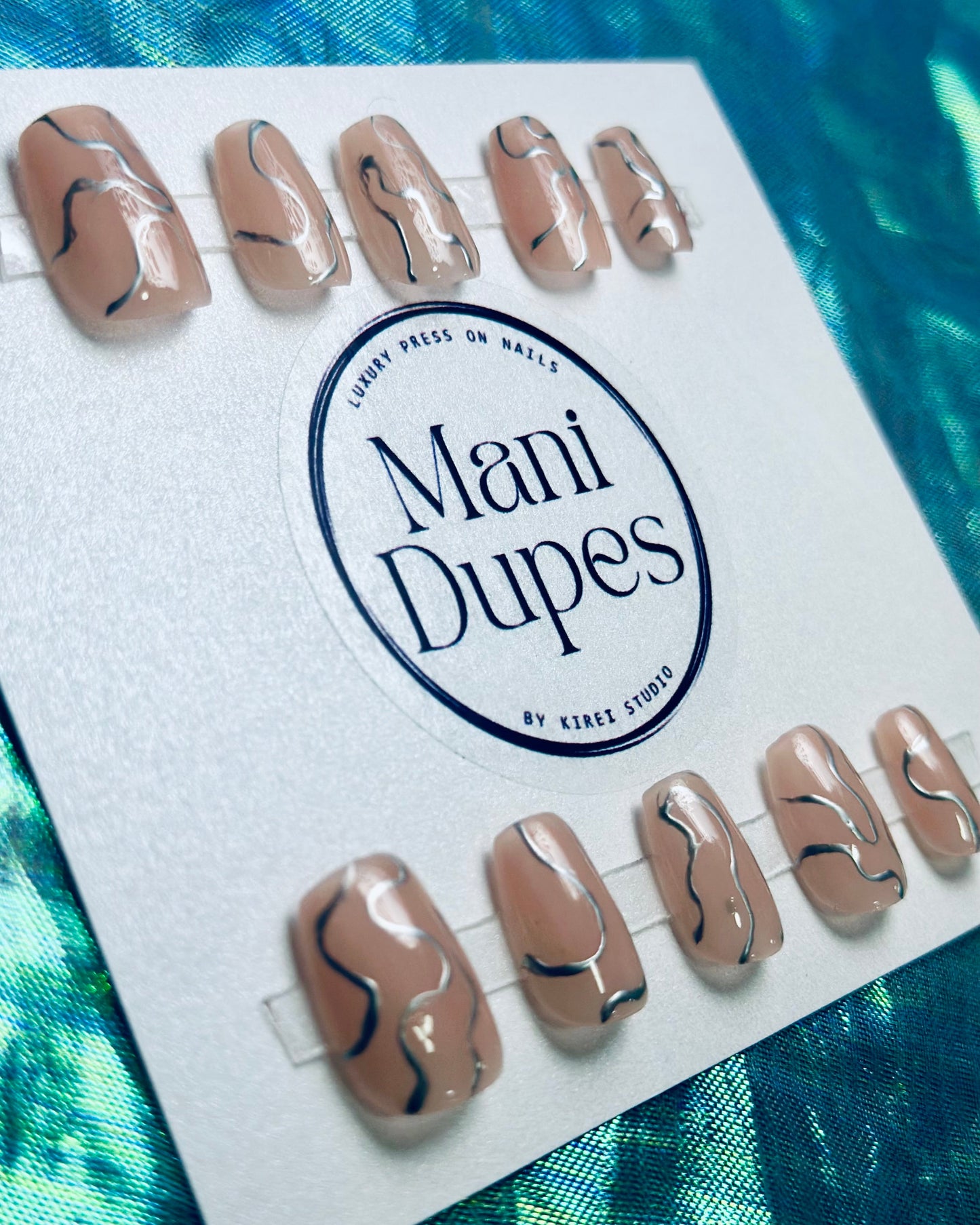 Silver Flux RTS (Press-On Nails hechas a Mano)