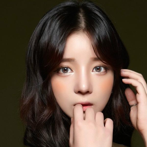 Brigitte Gray (Lentes Tórico para astigmatismo de duración Anual)