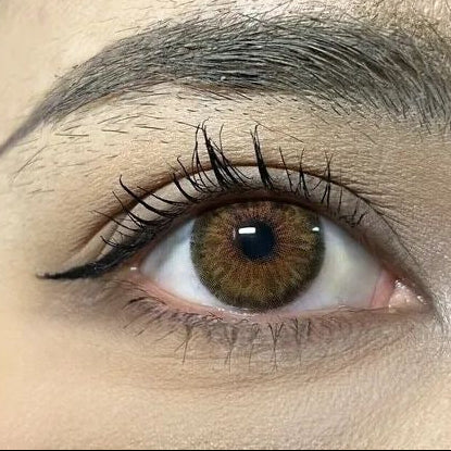 Eloise Ambar (Lentes de Duración Anual)