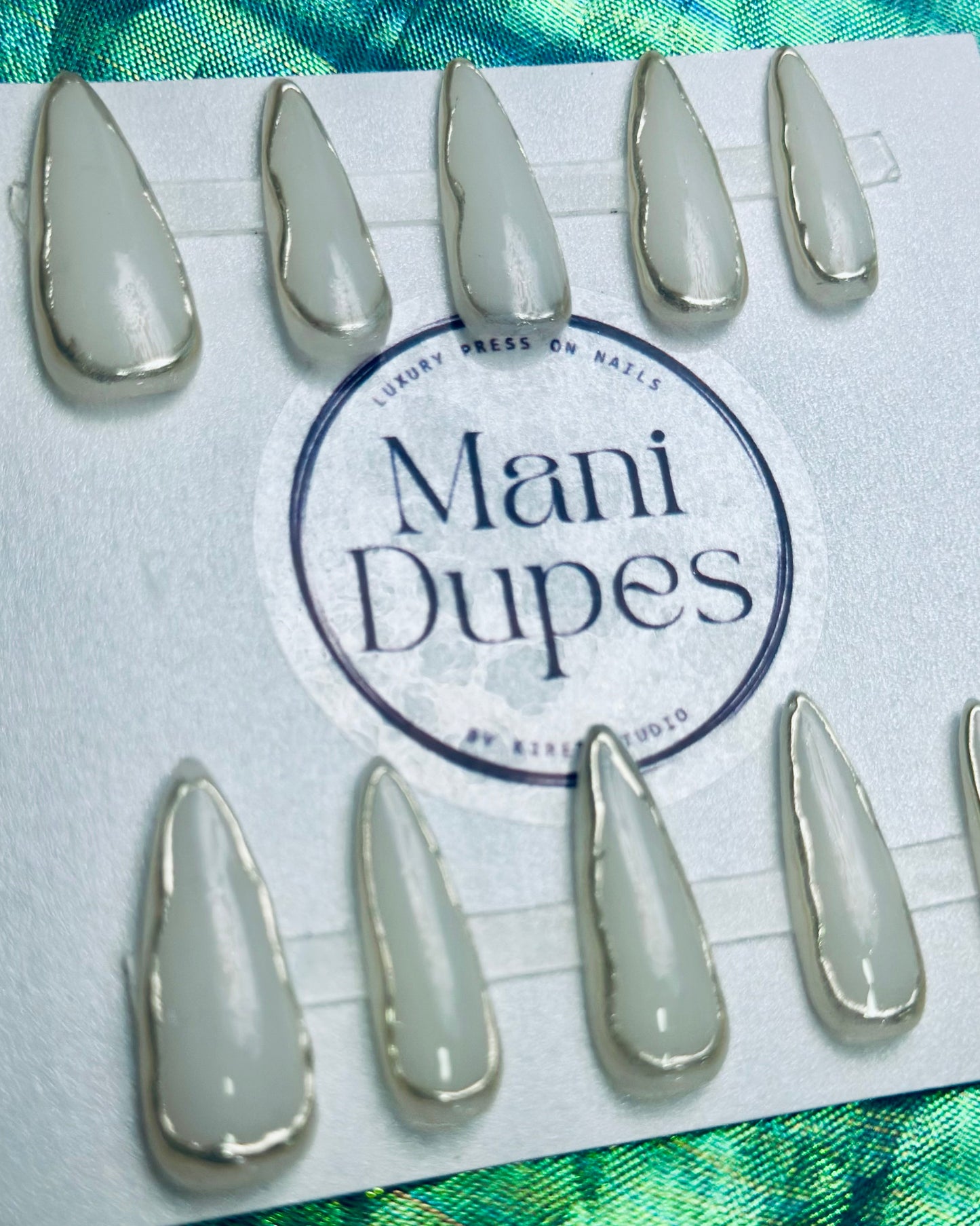 Royal White RTS (Press-On Nails hechas a Mano)