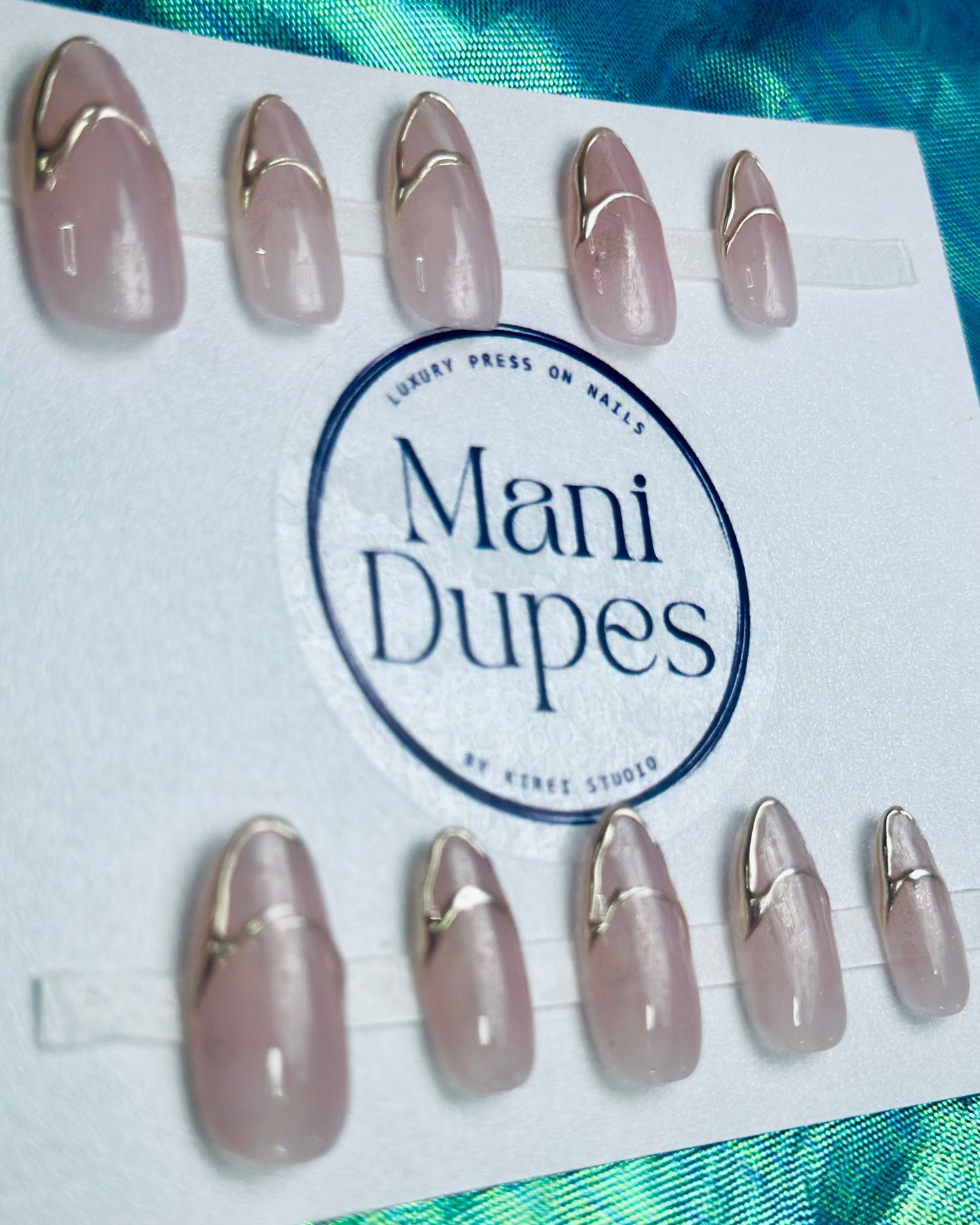 French Allure (Press-On Nails hechas a Mano)