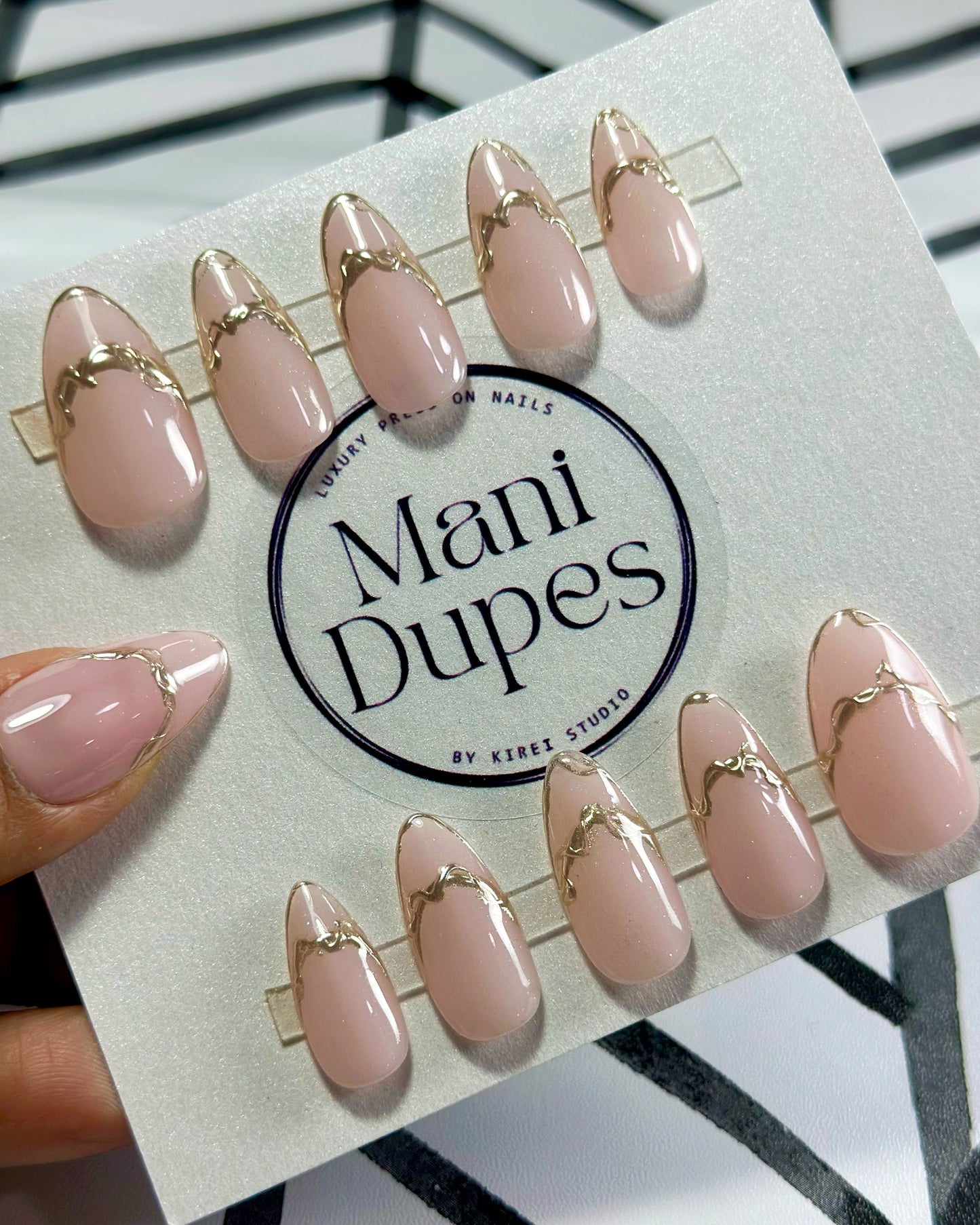 French Allure (Press-On Nails hechas a Mano)